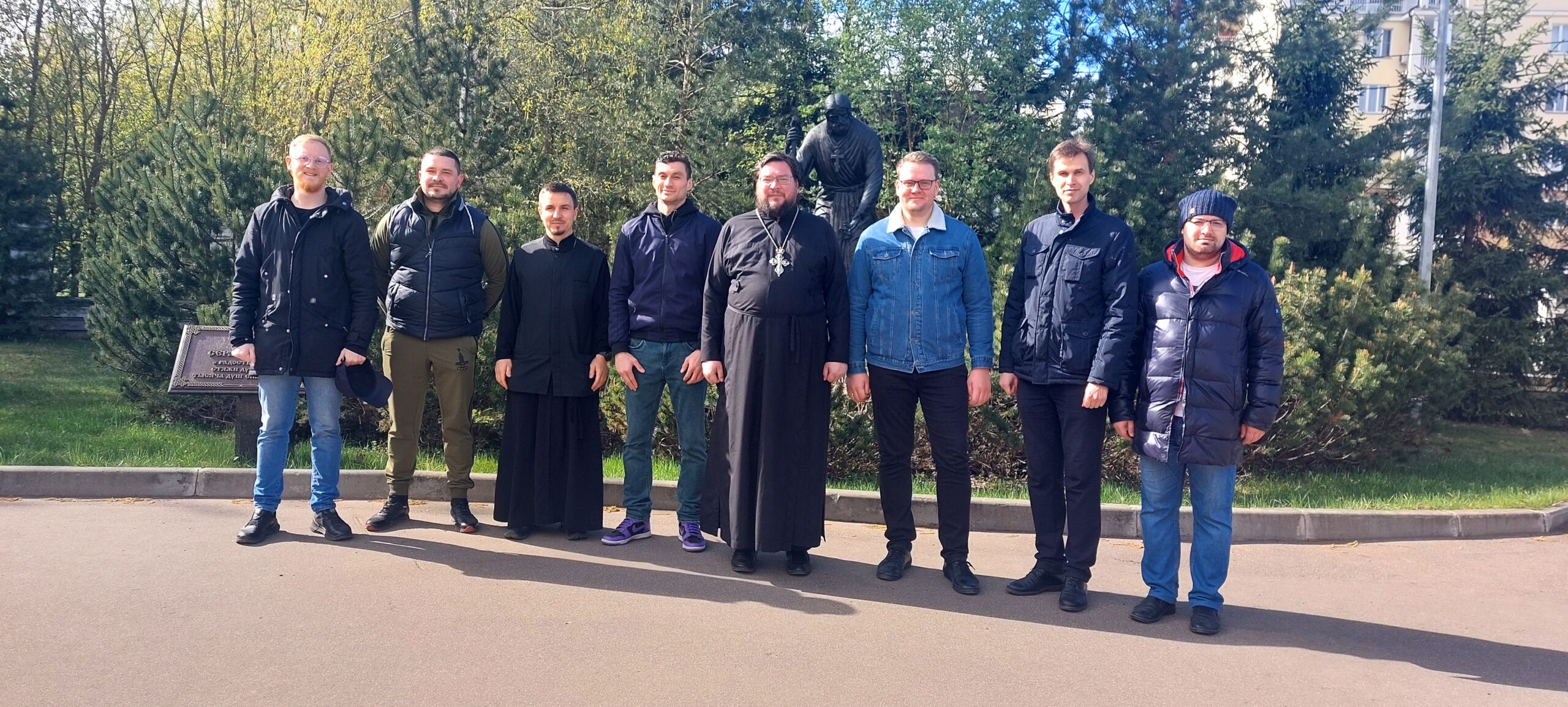 Организаторы и участники молодёжного проекта «Давай повенчаемся» в Вёшках